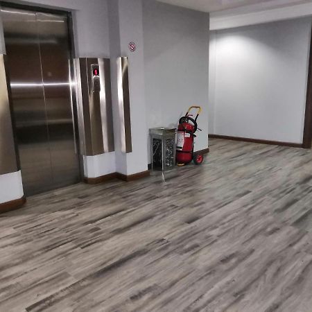 Green Leaf Hotel Yangon Bagian luar foto
