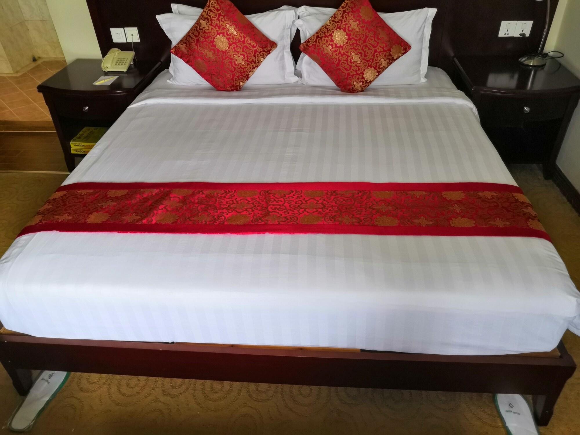 Green Leaf Hotel Yangon Bagian luar foto