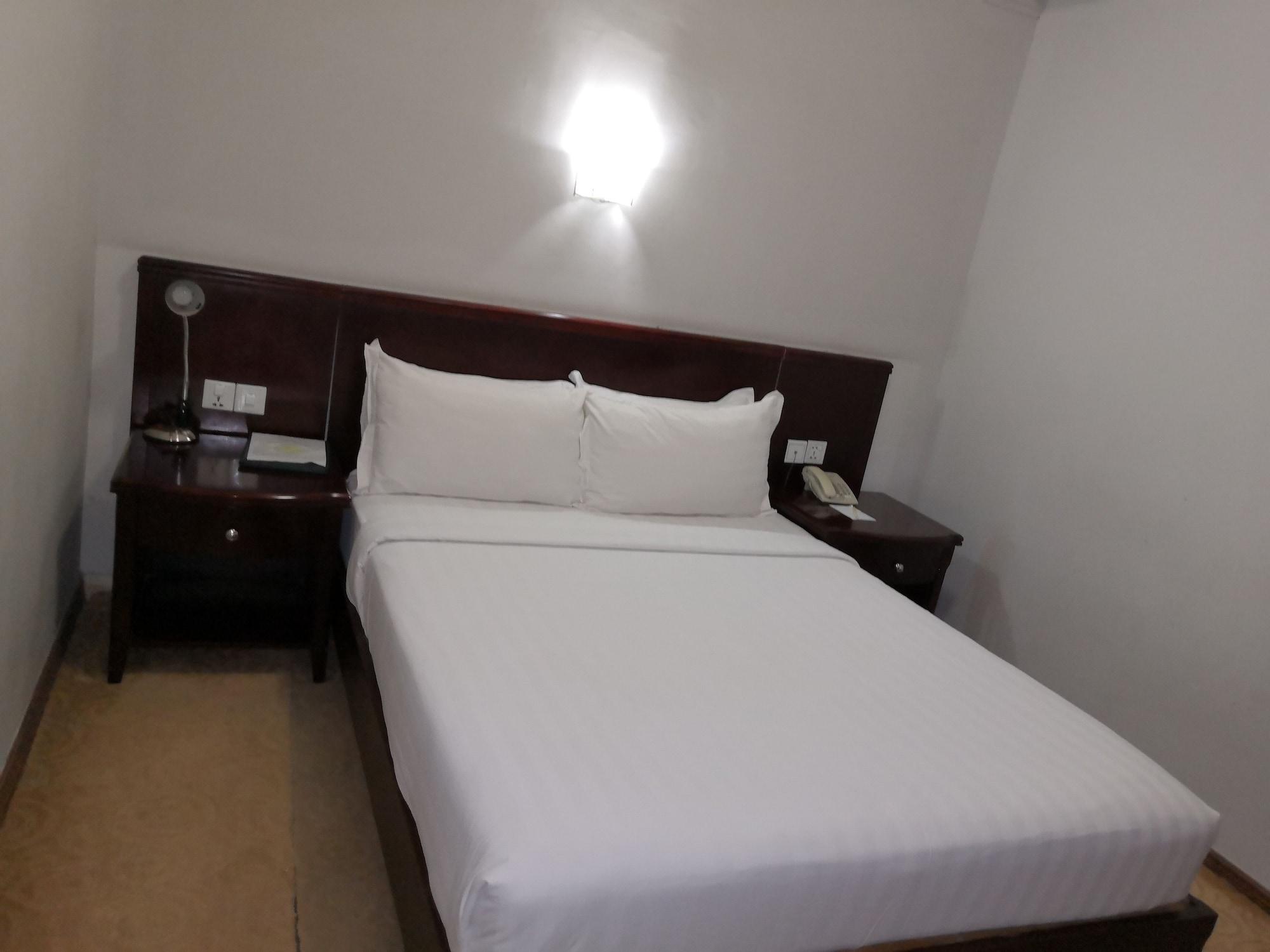 Green Leaf Hotel Yangon Bagian luar foto