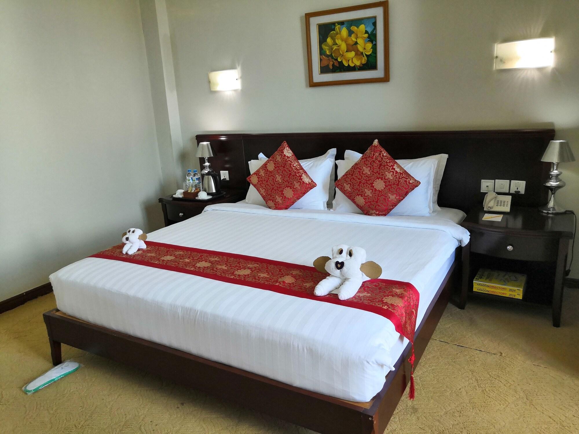 Green Leaf Hotel Yangon Bagian luar foto
