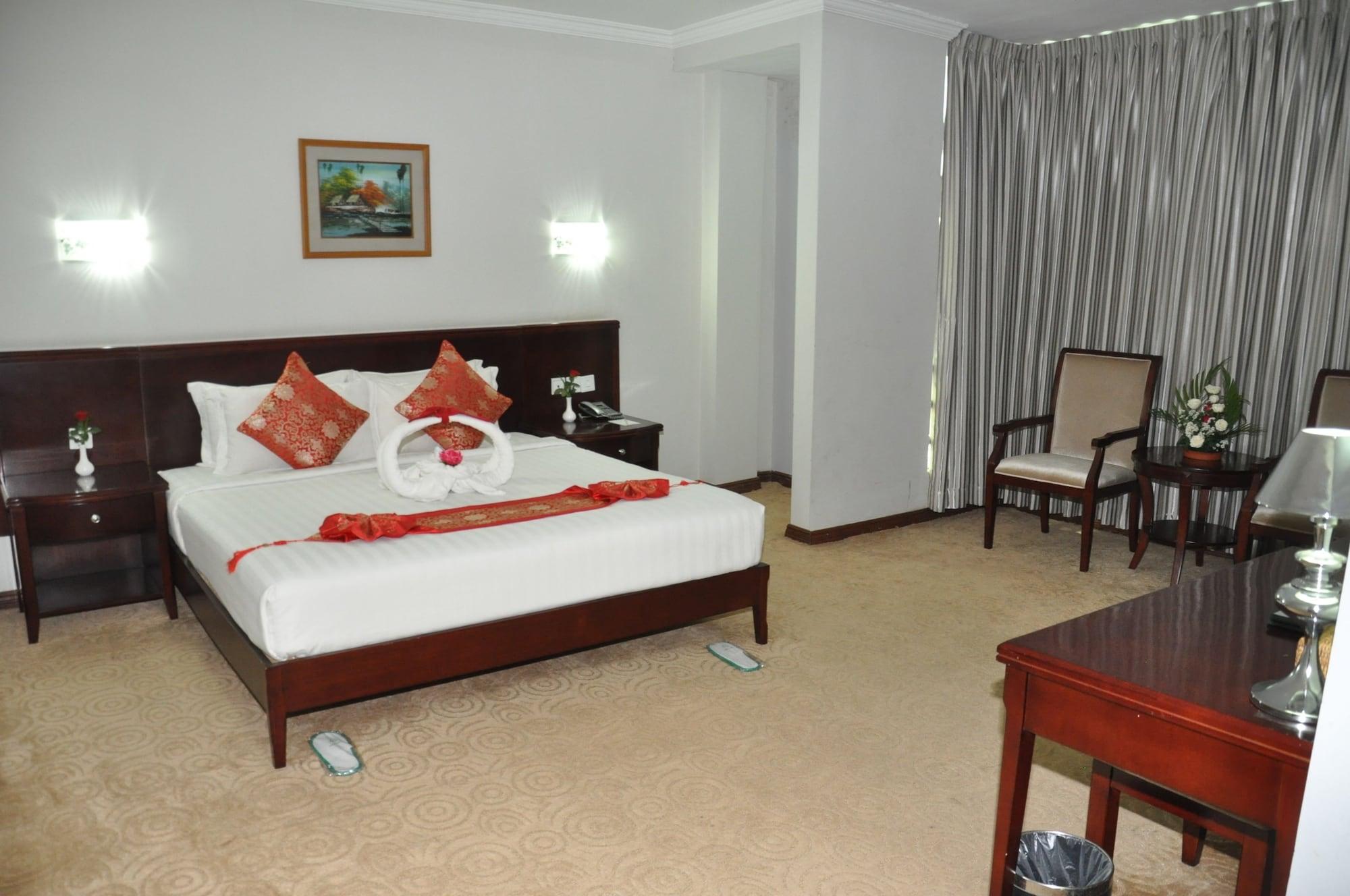 Green Leaf Hotel Yangon Bagian luar foto