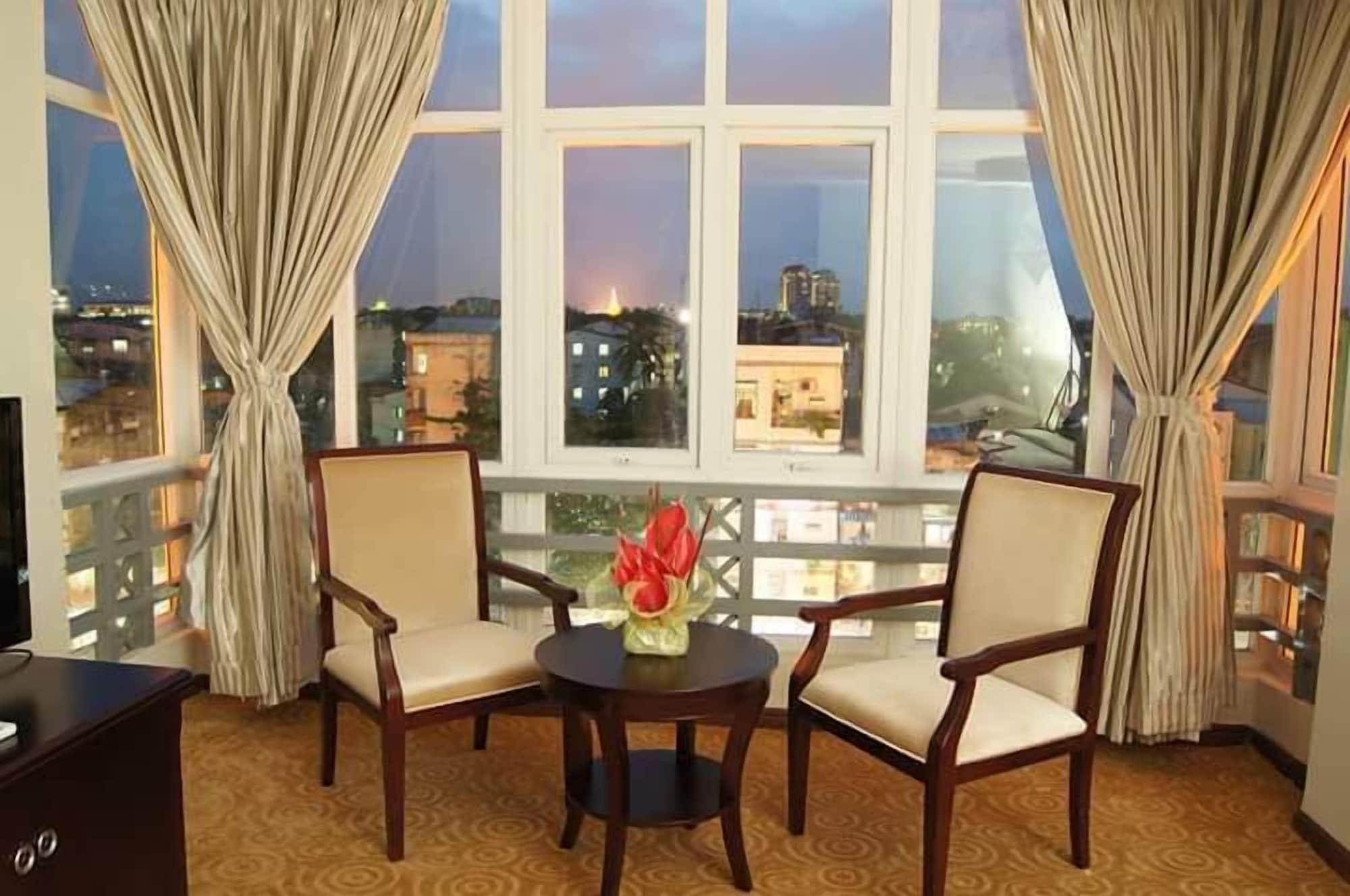 Green Leaf Hotel Yangon Bagian luar foto