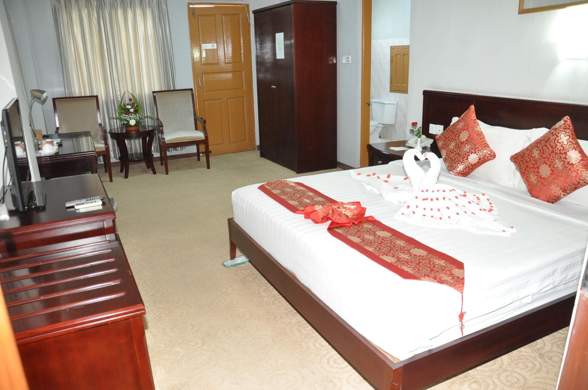 Green Leaf Hotel Yangon Bagian luar foto