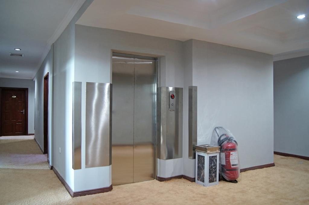 Green Leaf Hotel Yangon Bagian luar foto