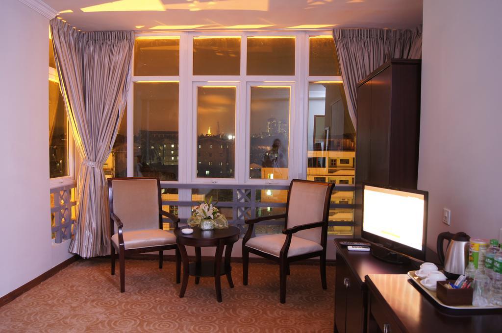Green Leaf Hotel Yangon Bagian luar foto