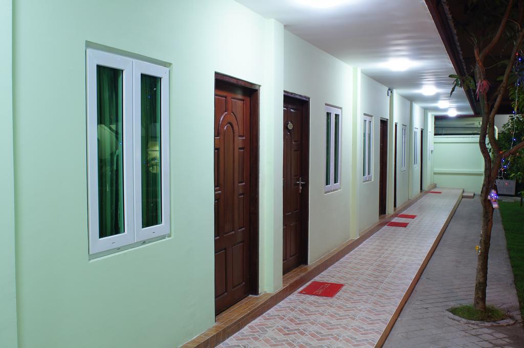 Green Leaf Hotel Yangon Bagian luar foto