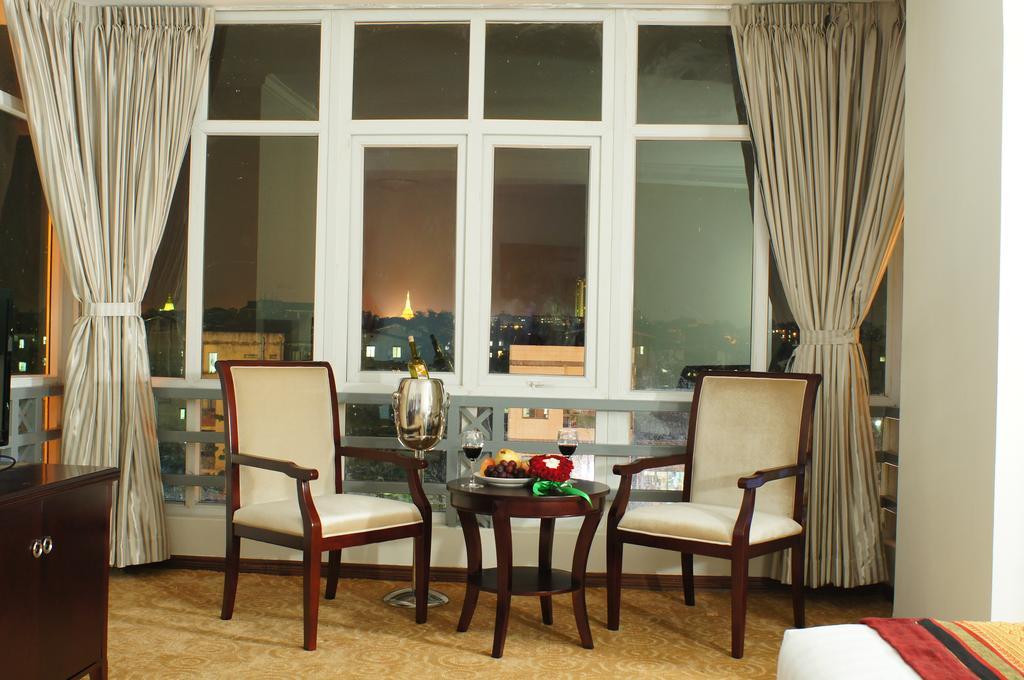 Green Leaf Hotel Yangon Bagian luar foto