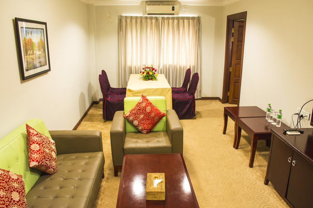 Green Leaf Hotel Yangon Bagian luar foto