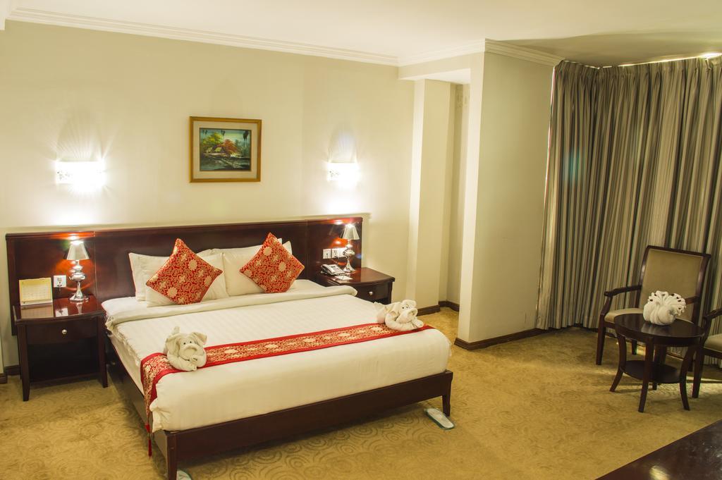 Green Leaf Hotel Yangon Bagian luar foto