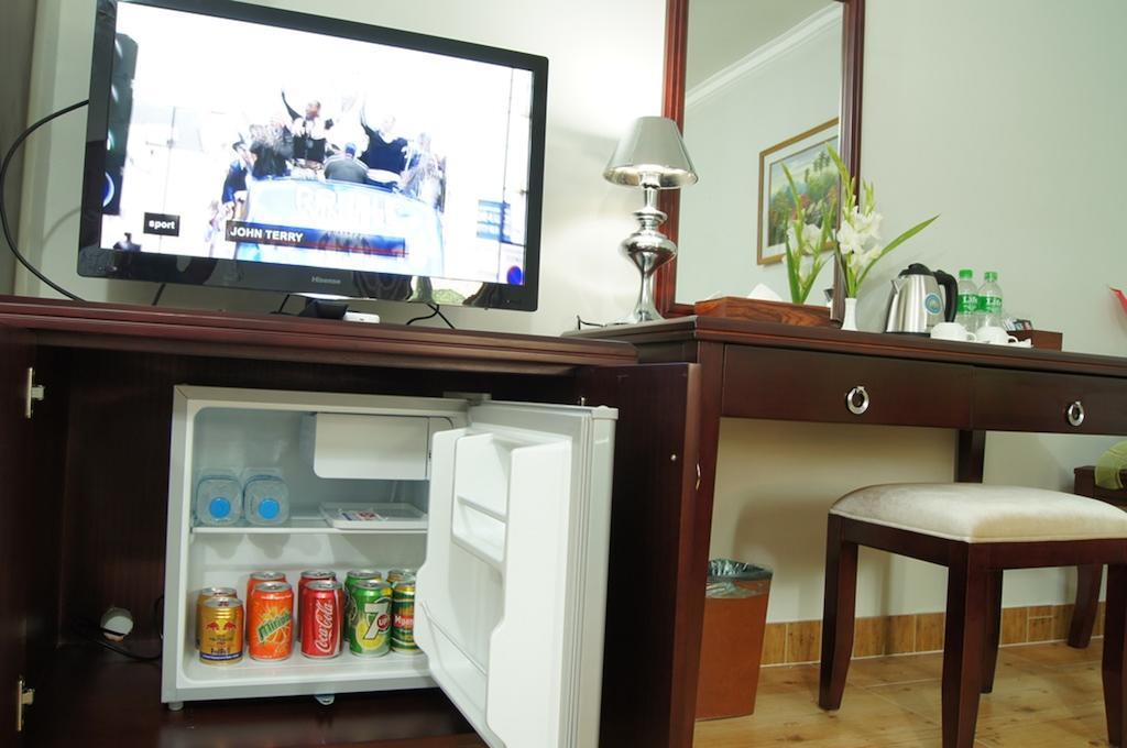 Green Leaf Hotel Yangon Bagian luar foto