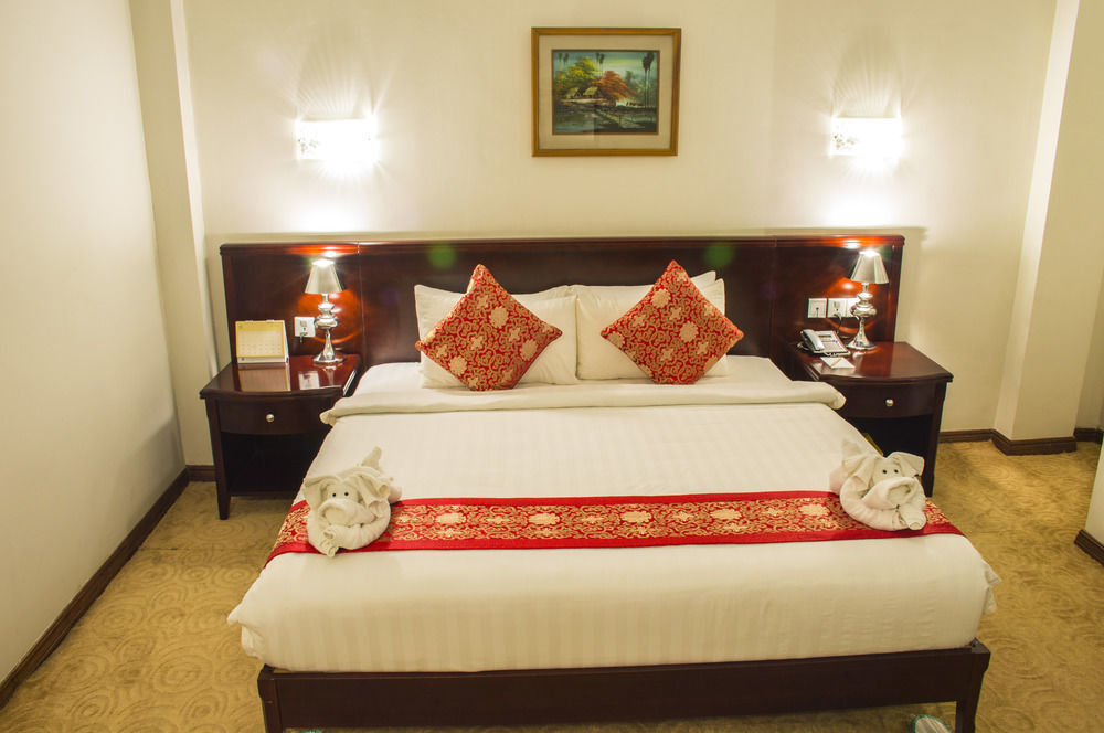 Green Leaf Hotel Yangon Bagian luar foto