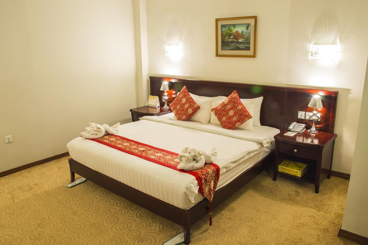 Green Leaf Hotel Yangon Bagian luar foto