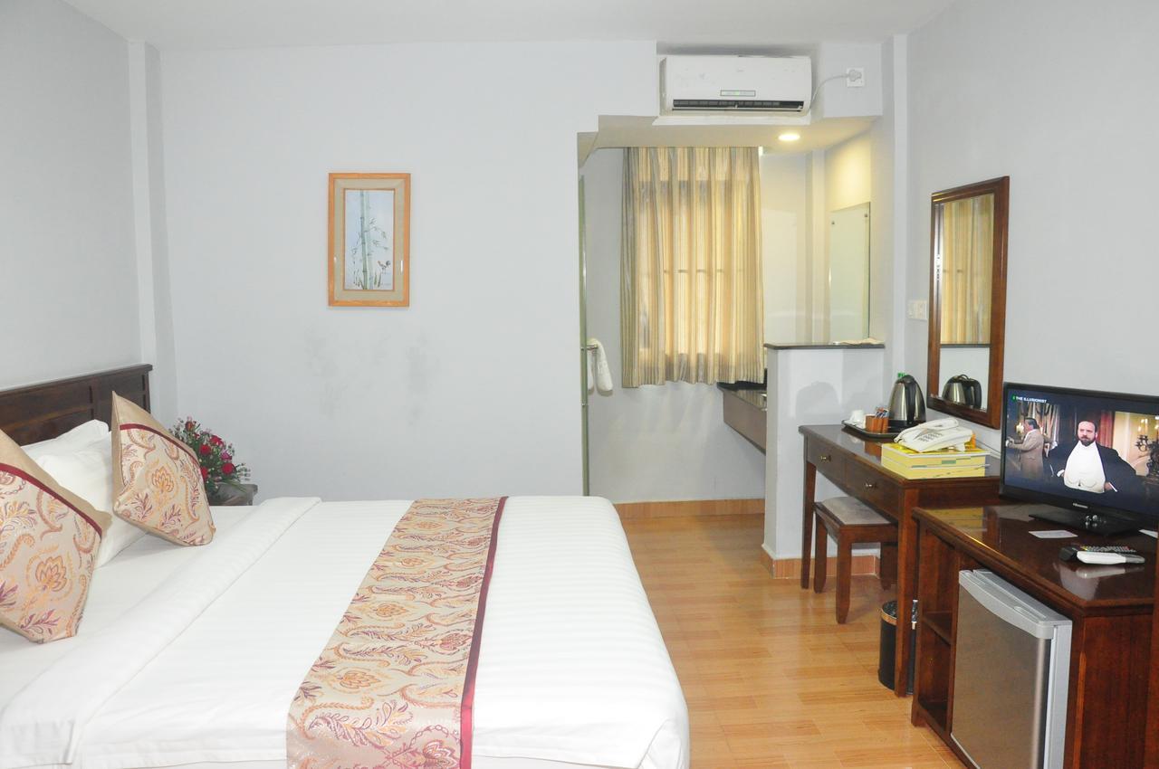 Green Leaf Hotel Yangon Bagian luar foto