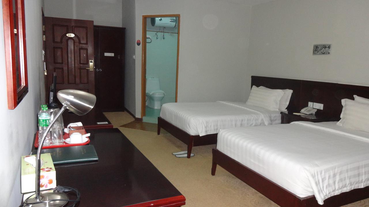 Green Leaf Hotel Yangon Bagian luar foto