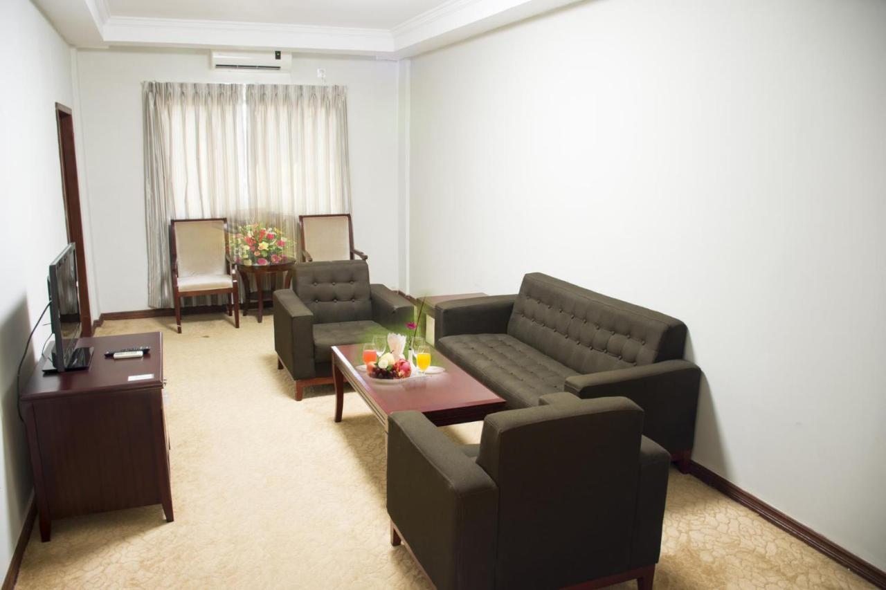 Green Leaf Hotel Yangon Bagian luar foto