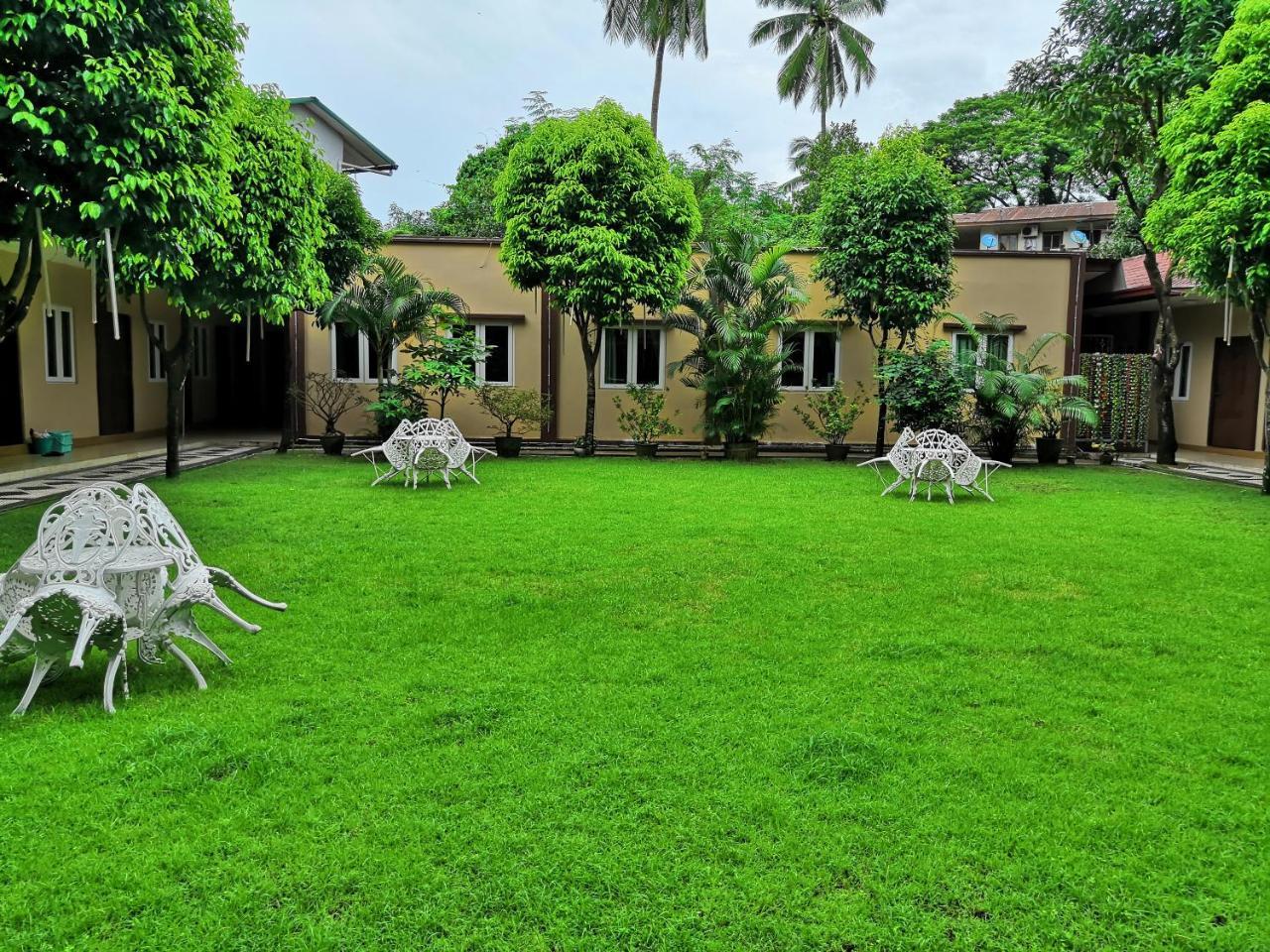 Green Leaf Hotel Yangon Bagian luar foto