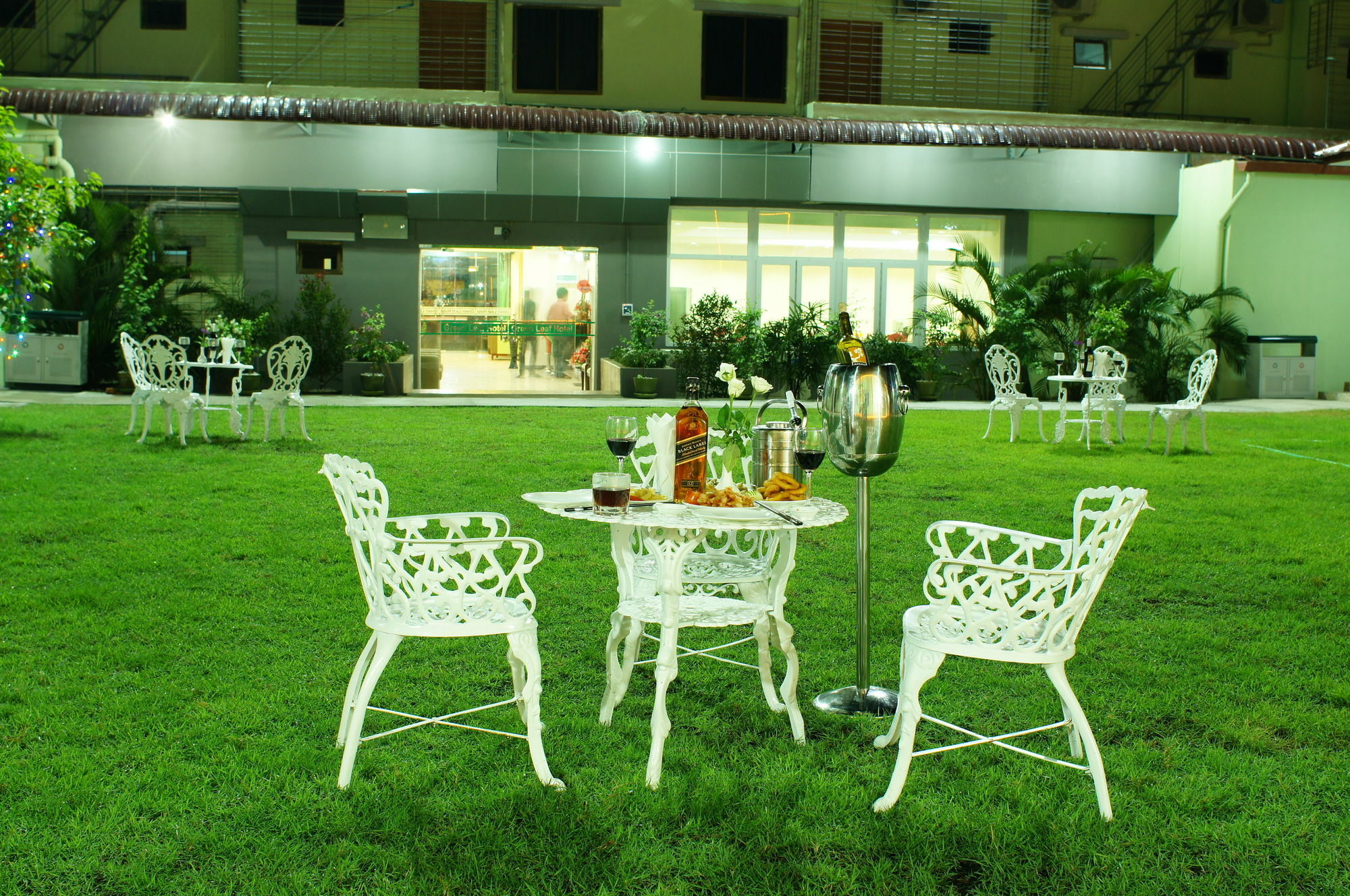 Green Leaf Hotel Yangon Bagian luar foto