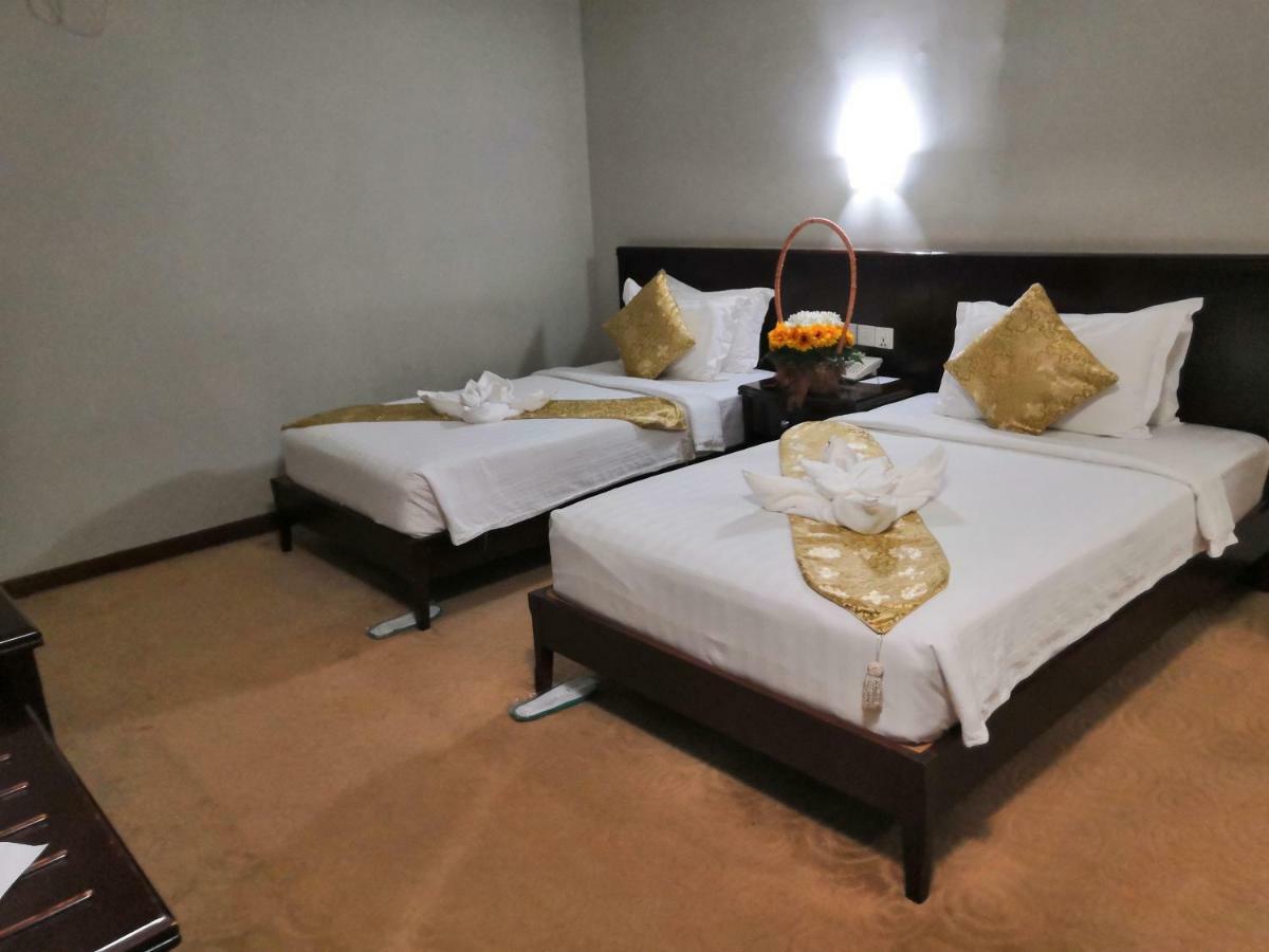 Green Leaf Hotel Yangon Bagian luar foto