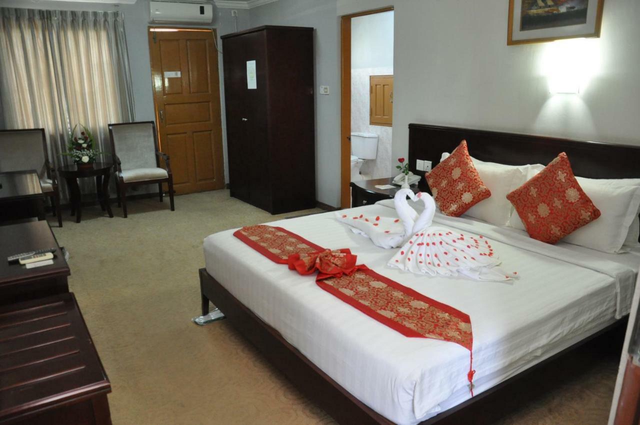 Green Leaf Hotel Yangon Bagian luar foto
