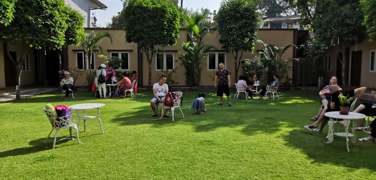 Green Leaf Hotel Yangon Bagian luar foto